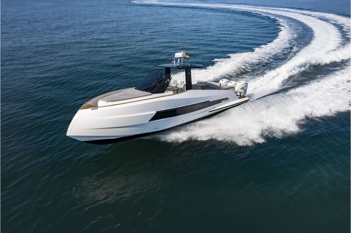 Newly Listed for sale Astondoa 377 Coupe Sea Curitini Newly Listed for sale Astondoa 377 Coupe Sea Curitini
