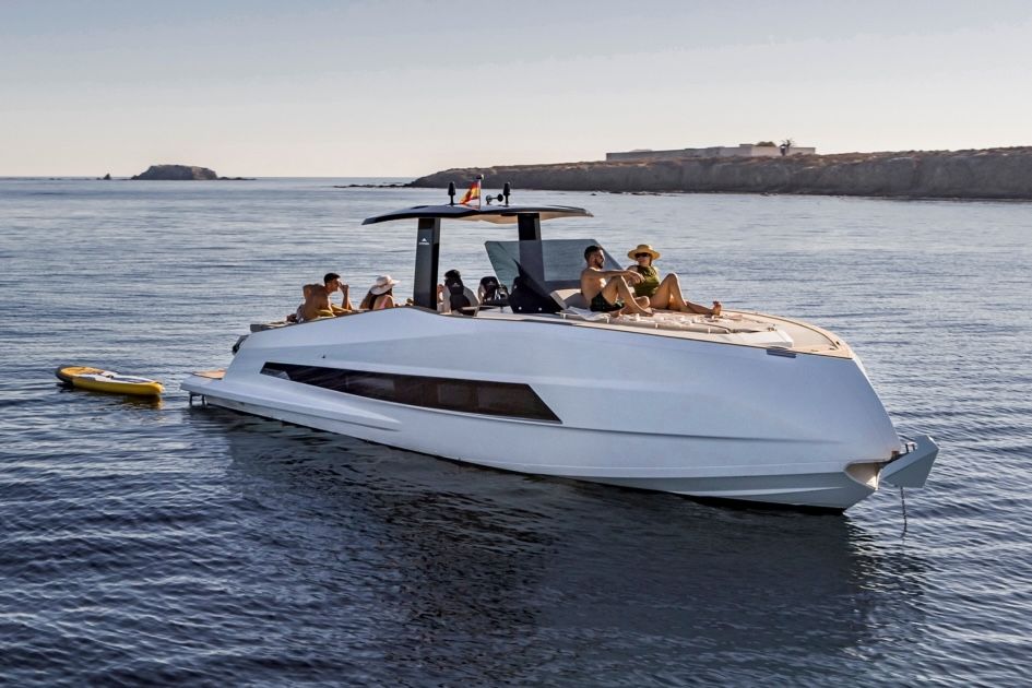 Astondoa 377 Coupe for Sale | Next Generation Yachting