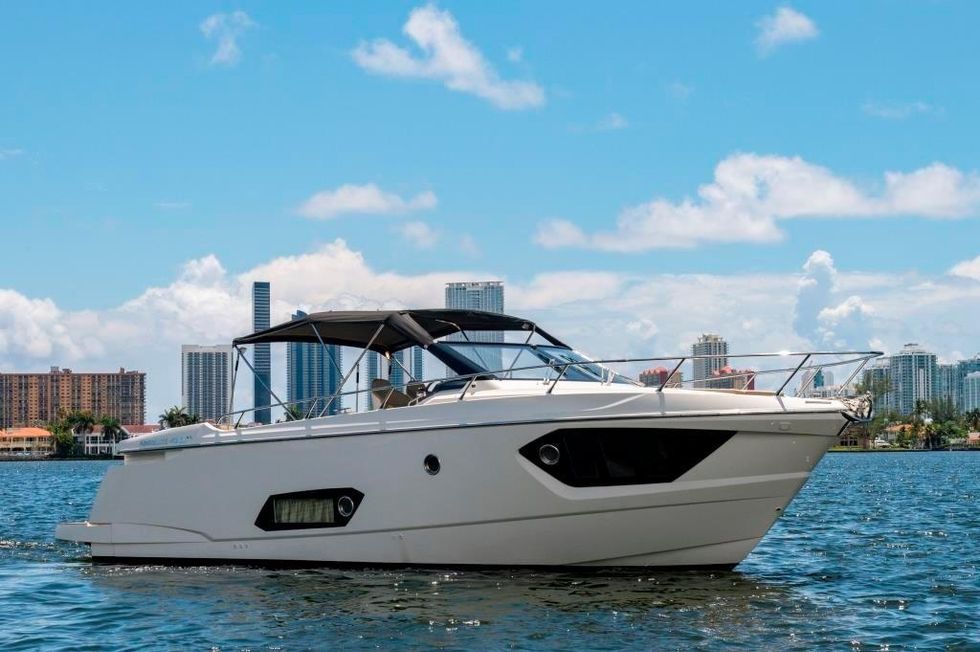 Absolute 40 STL 2015 Amaretto Miami Beach FL for sale