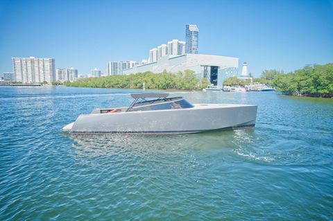VanDutch 40 2015 River Max Miami FL for sale
