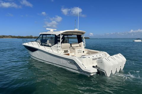 Boston Whaler 405 Conquest 2022  Sarasota FL for sale