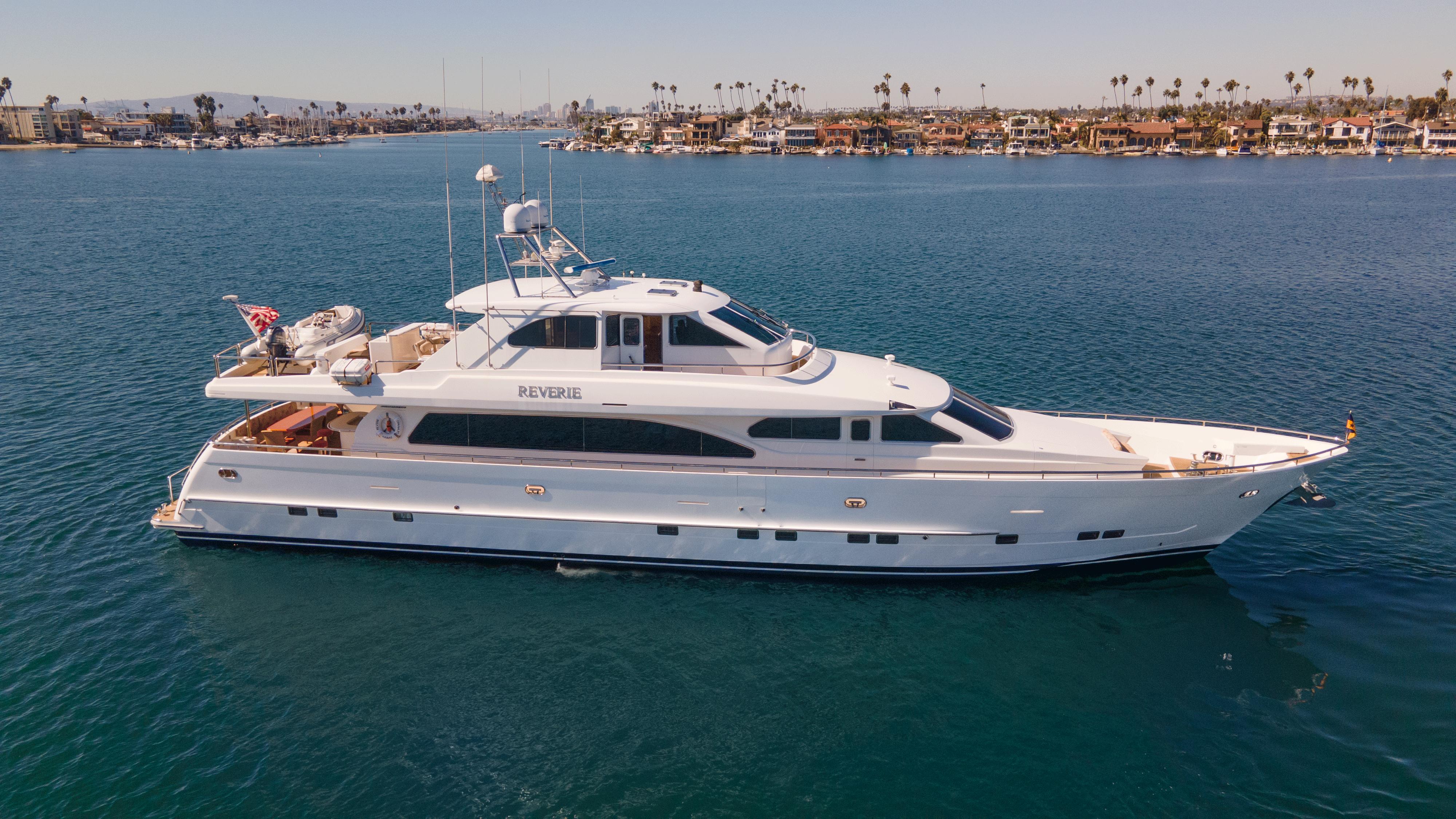 REVERIE 2005 Horizon Custom Yacht Yacht For Sale in Long Beach CA