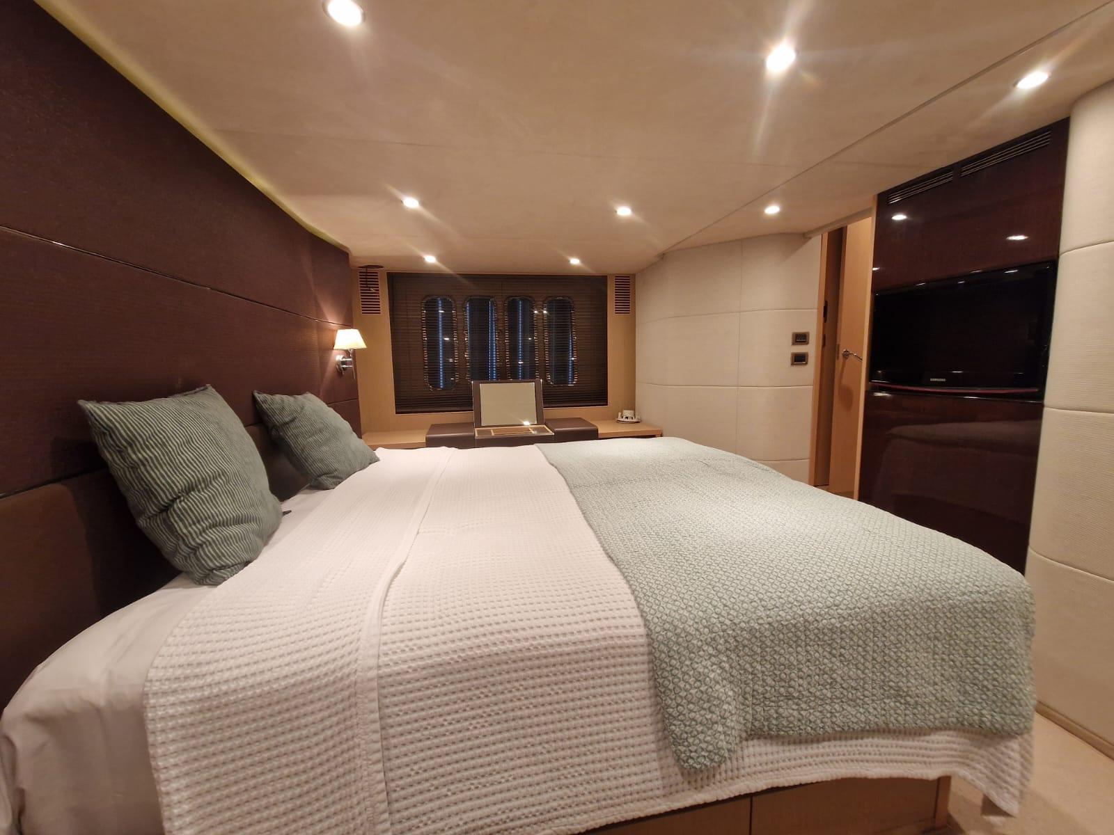 2010 Princess V62 Yacht For Sale in Saint-Tropez 83 2010 Princess V62 Yacht For Sale in Saint-Tropez 83
