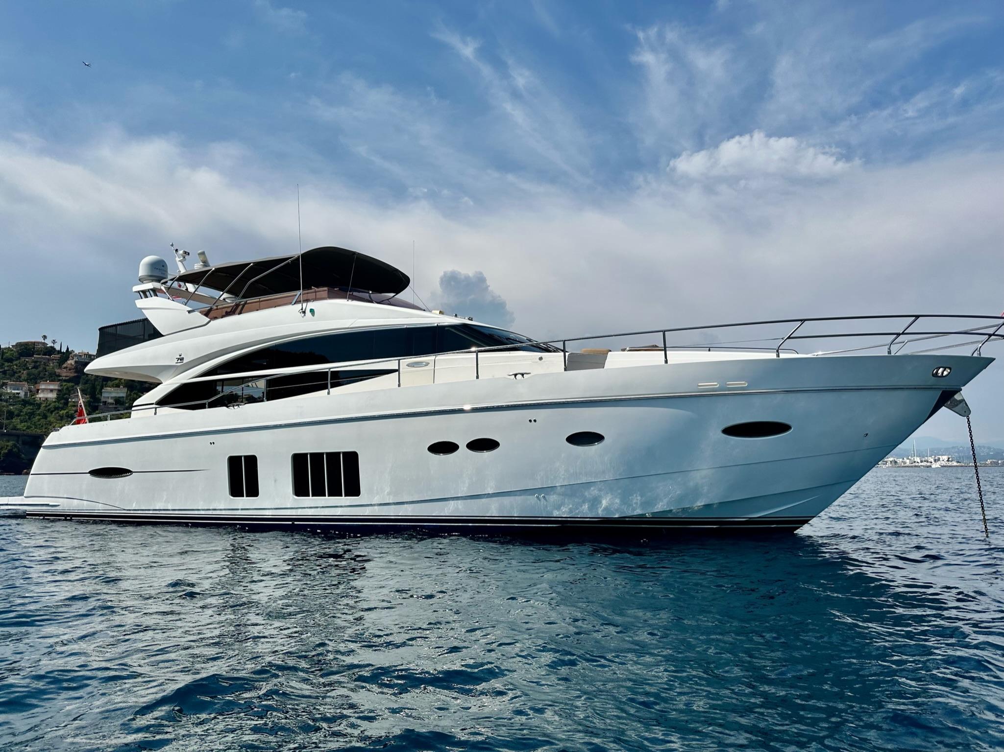 2011 Princess 72 Yacht For Sale in Cannes 06 2011 Princess 72 Yacht For Sale in Cannes 06