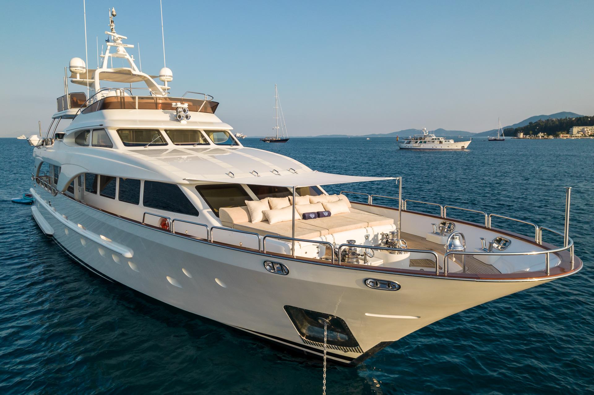 ENDLESS SUMMER 2006 Benetti Tradition 100 Yacht For Sale in Nice ENDLESS SUMMER 2006 Benetti Tradition 100 Yacht For Sale in Nice