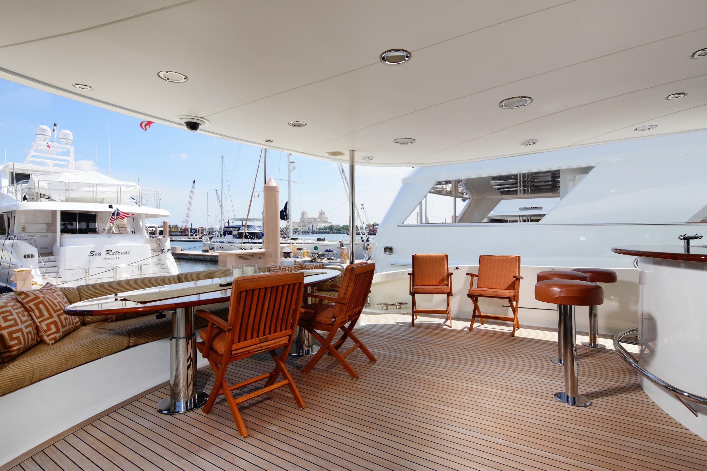 HALFTIME 2005 Lazzara Yachts  Yacht For Sale in Palm Beach FL