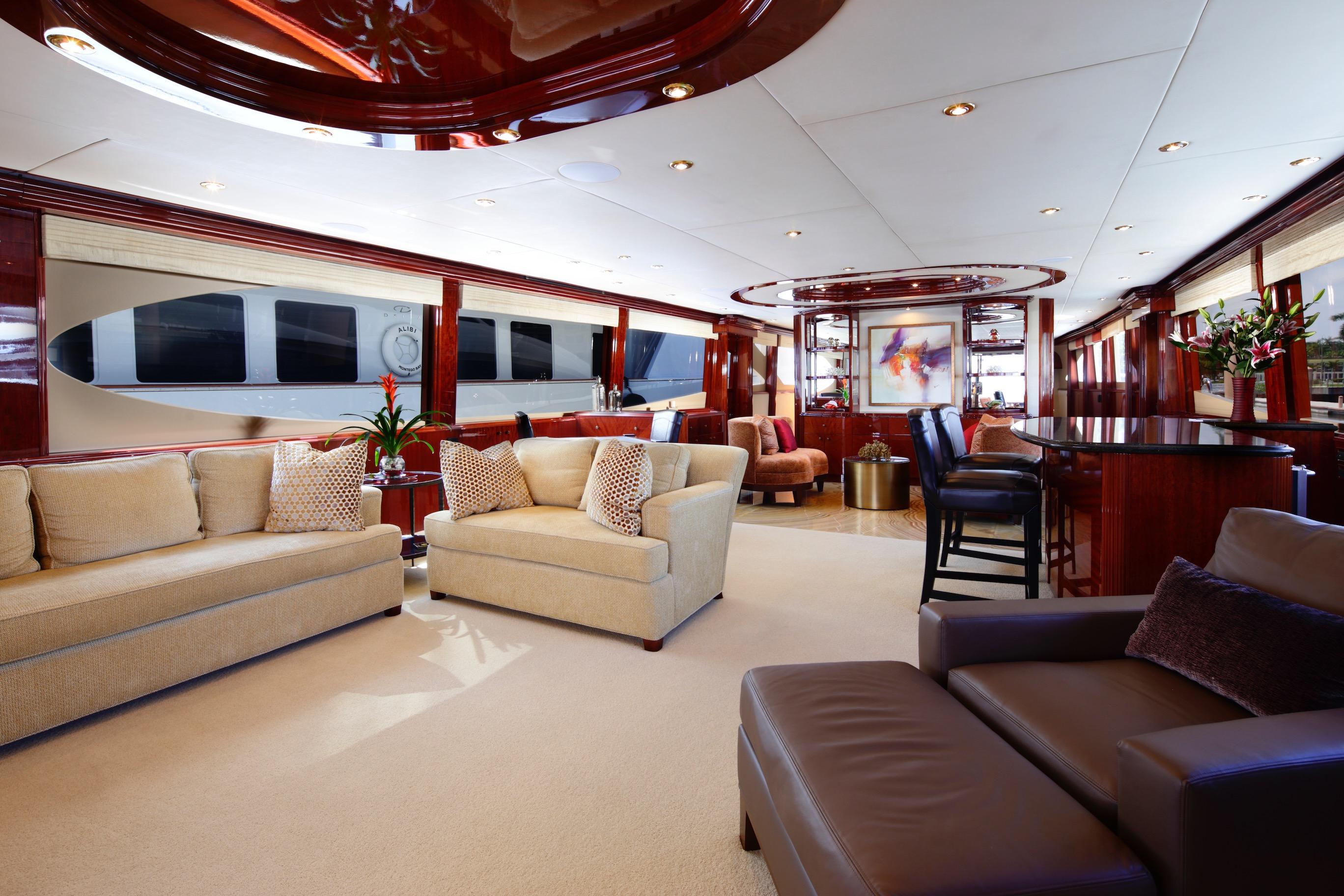 HALFTIME 2005 Lazzara Yachts  Yacht For Sale in Palm Beach FL
