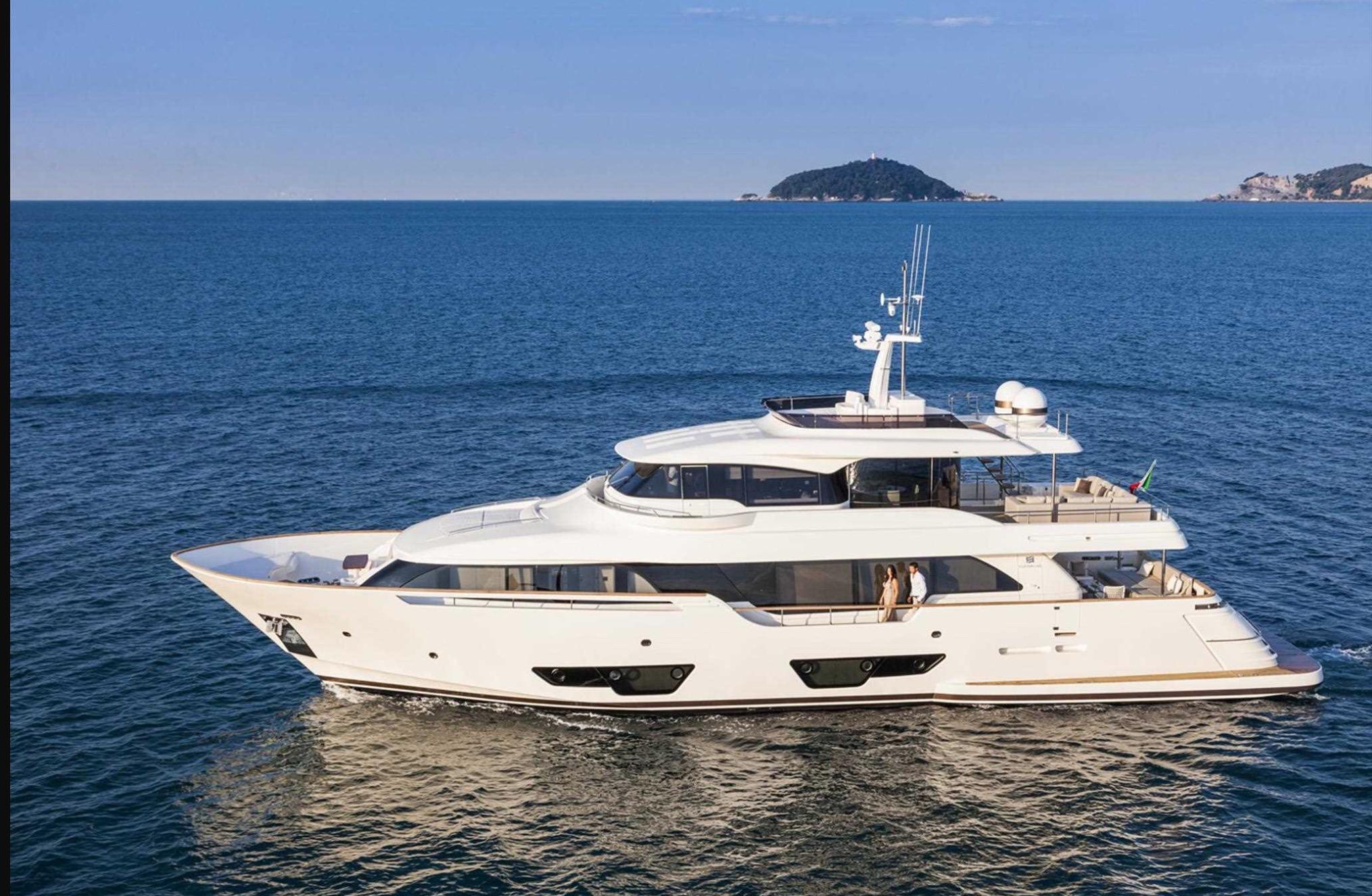  2015 Custom Line Navetta 28 Yacht For Sale in  
