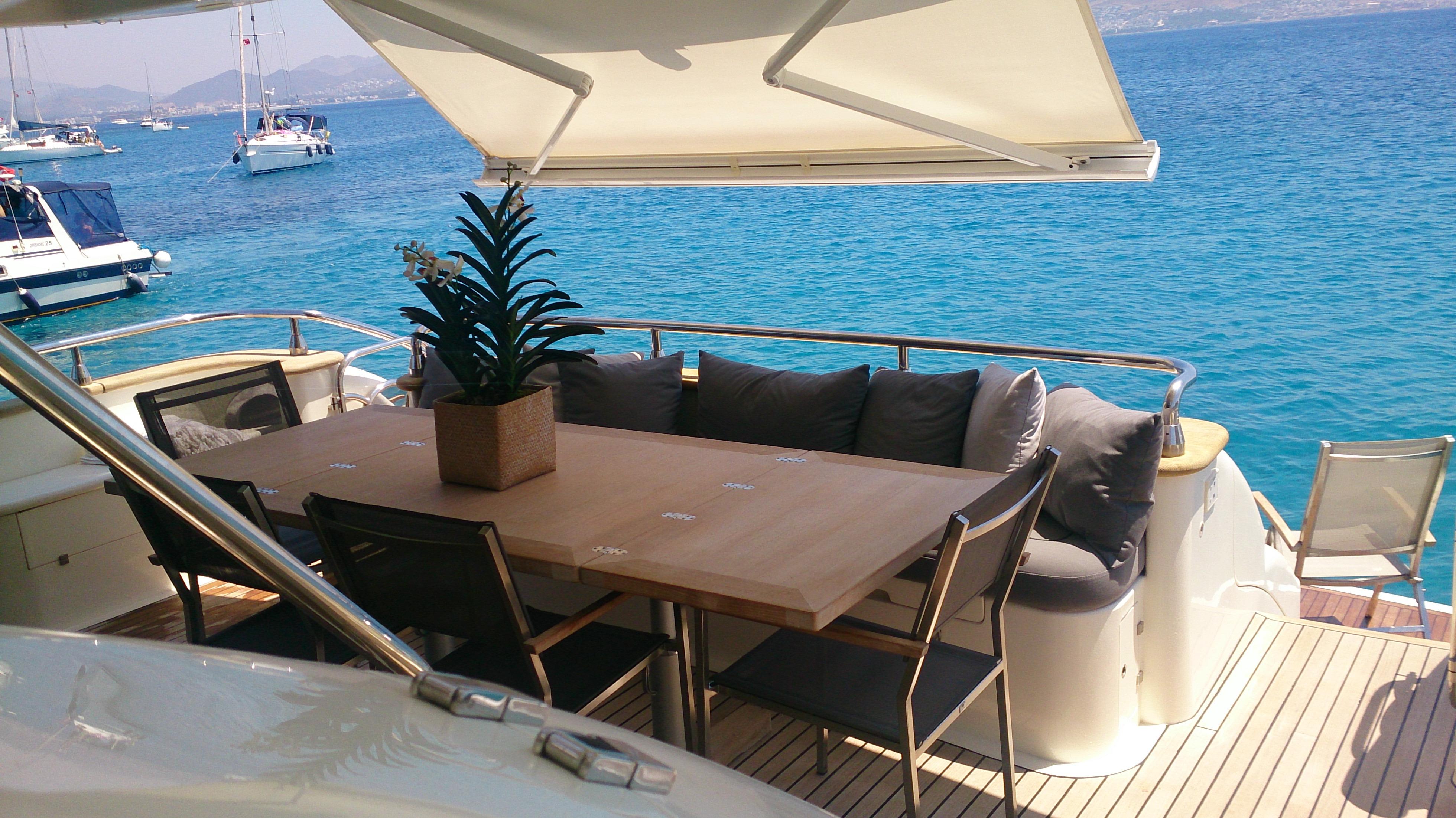 Survivor 2005 Astondoa 72' GLX Yacht For Sale in Survivor 2005 Astondoa 72' GLX Yacht For Sale in