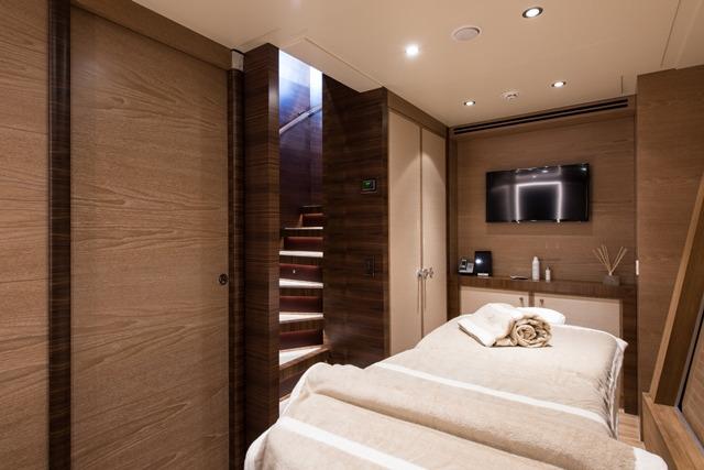 SILVER WIND 2014 ISA Hybrid Yacht For Sale in Genoa 