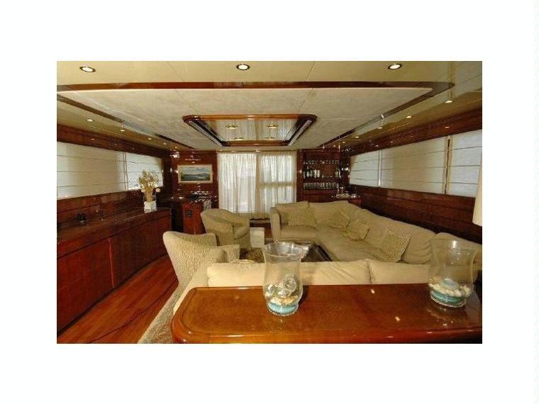  2010 Benetti 105 Yacht For Sale in Milano 