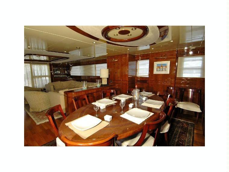  2010 Benetti 105 Yacht For Sale in Milano 