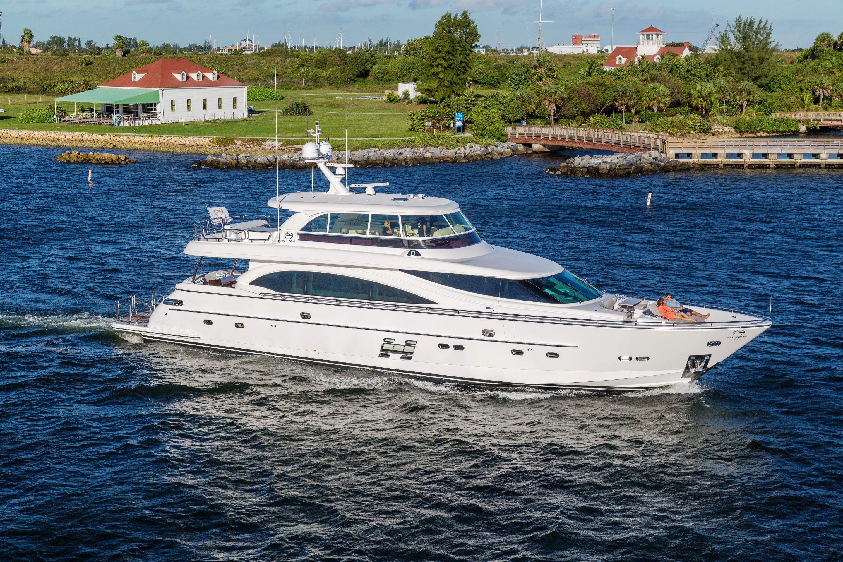 2016 Horizon E88 Yacht For Sale in North Palm Beach FL 2016 Horizon E88 Yacht For Sale in North Palm Beach FL