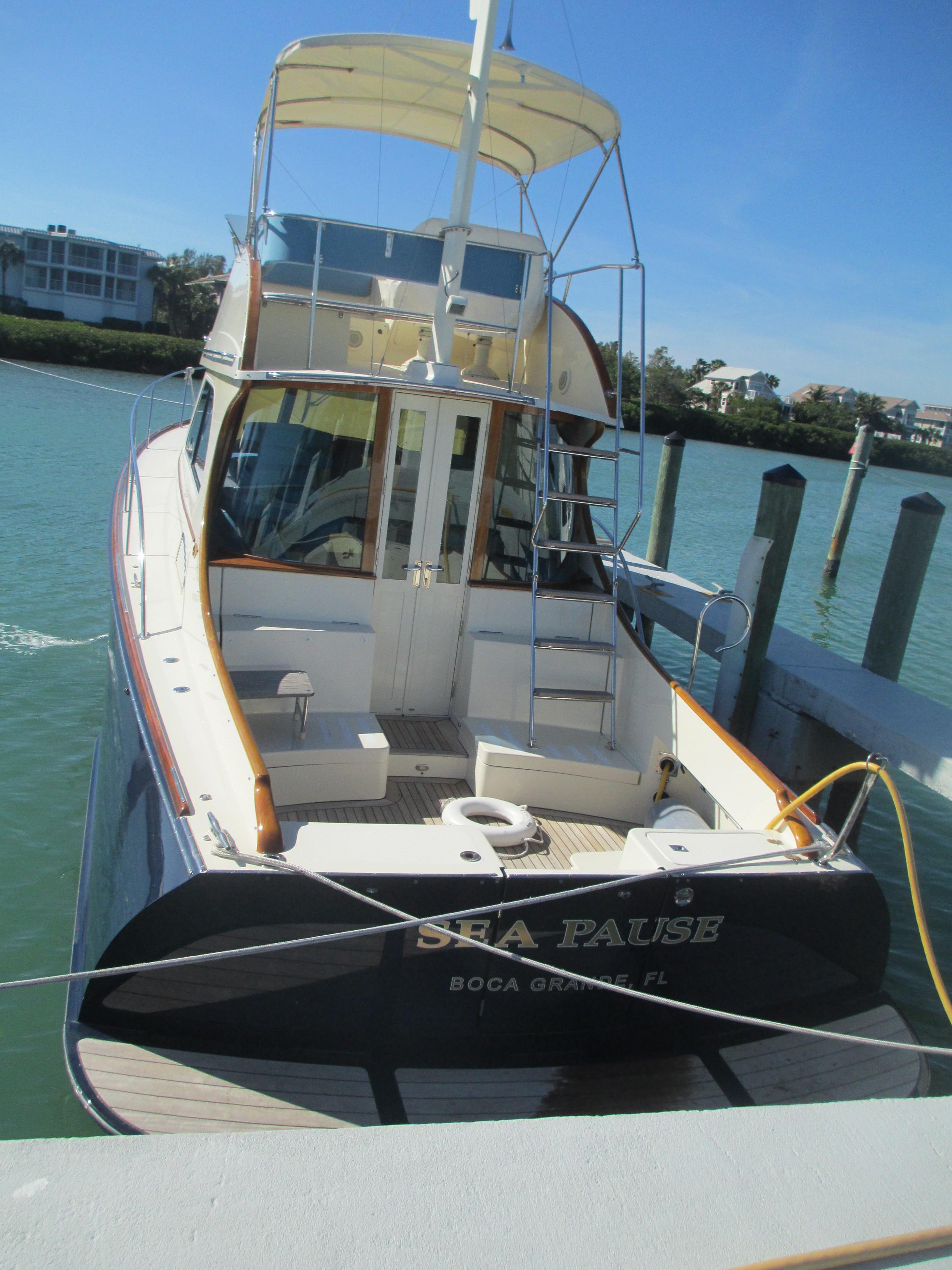 SEA PAUSE 2002 Hinckley Talaria 44 Flybridge Yacht For Sale in Boca Grande FL SEA PAUSE 2002 Hinckley Talaria 44 Flybridge Yacht For Sale in Boca Grande FL