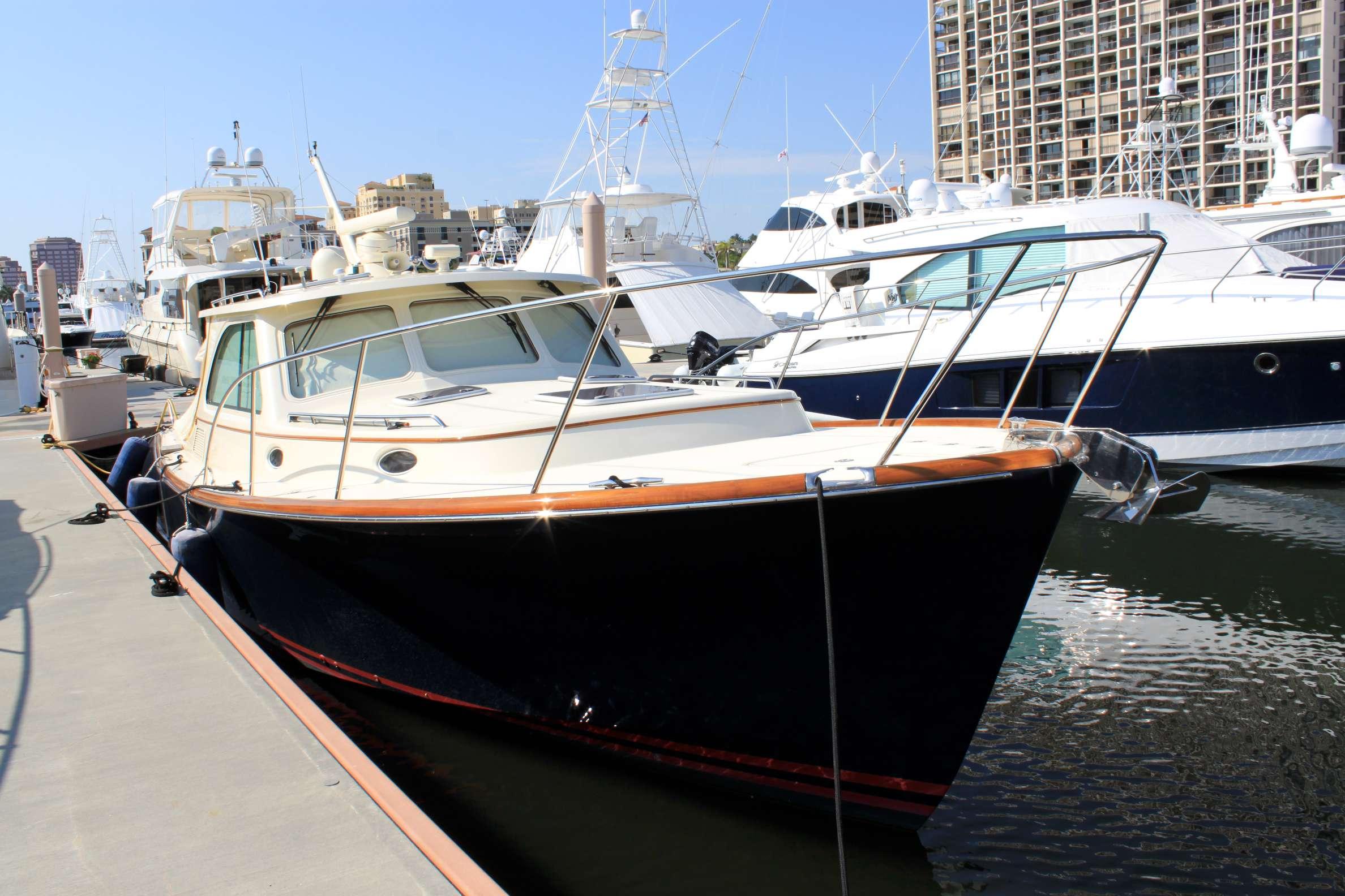 AMWELL 2007 Hinckley Talaria 40 Yacht For Sale in Galesville MD AMWELL 2007 Hinckley Talaria 40 Yacht For Sale in Galesville MD