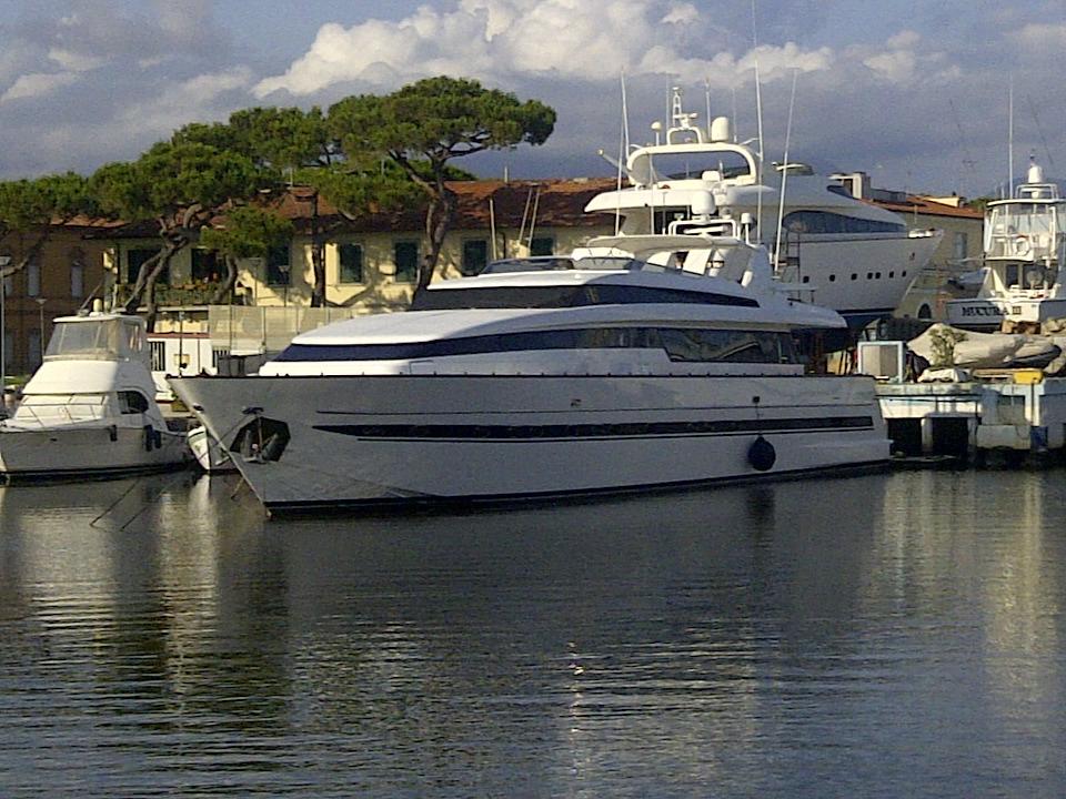 2000 Sanlorenzo SL100 Yacht For Sale in Viareggio 2000 Sanlorenzo SL100 Yacht For Sale in Viareggio
