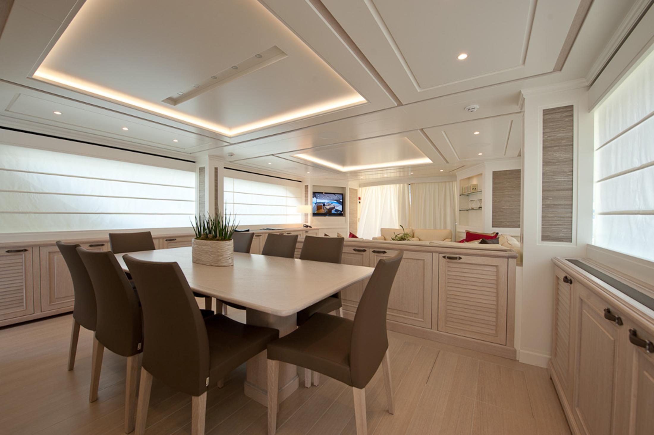 2010 Sanlorenzo SD92 Yacht For Sale in Mallorca 2010 Sanlorenzo SD92 Yacht For Sale in Mallorca