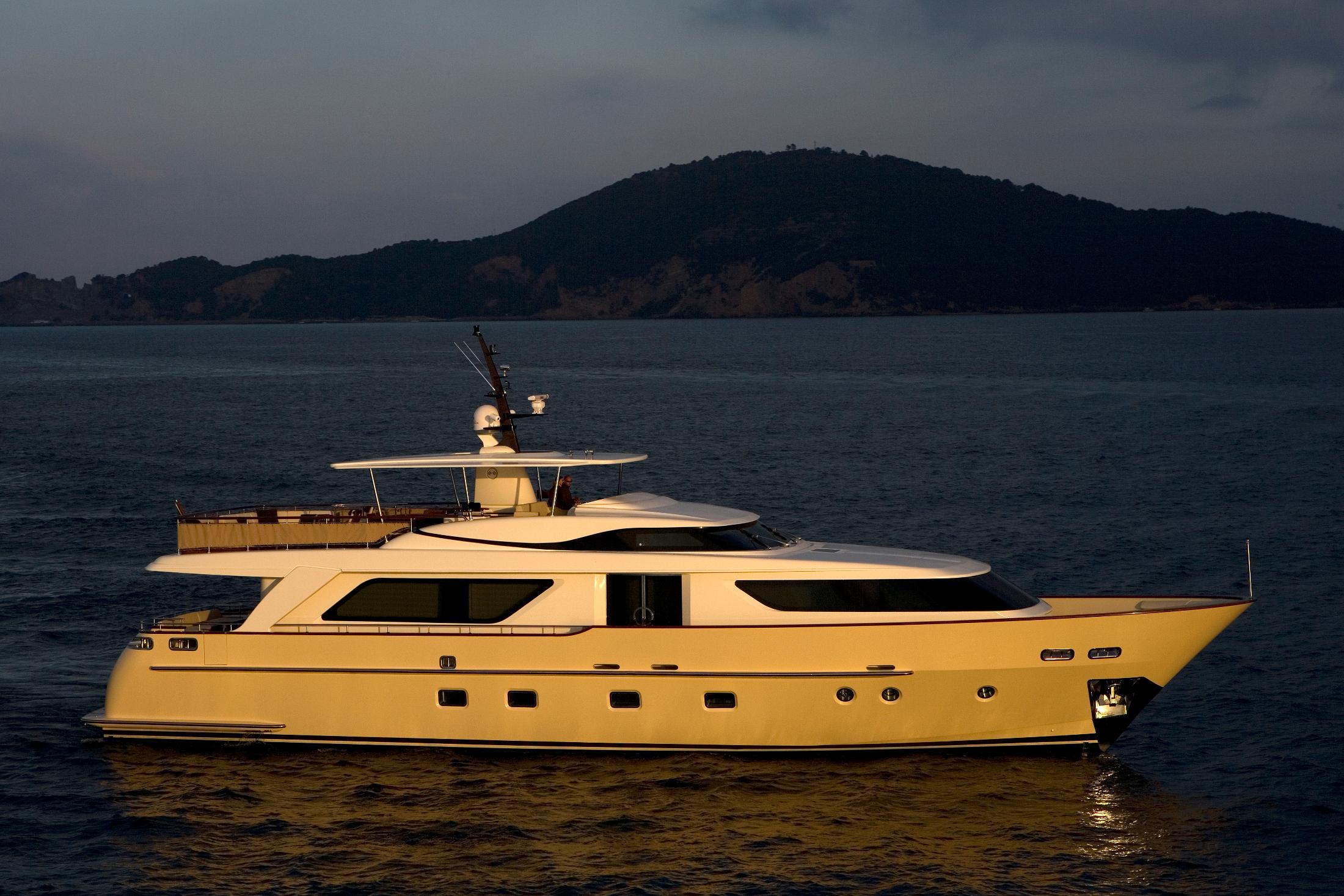 2010 Sanlorenzo SD92 Yacht For Sale in Mallorca 2010 Sanlorenzo SD92 Yacht For Sale in Mallorca