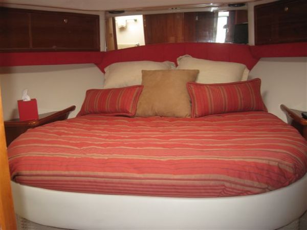 ROADRUNNER 2006 Riviera Enclosed Flybridge Cruiser Yacht For Sale in Gold Coast, QLD QLD ROADRUNNER 2006 Riviera Enclosed Flybridge Cruiser Yacht For Sale in Gold Coast, QLD QLD