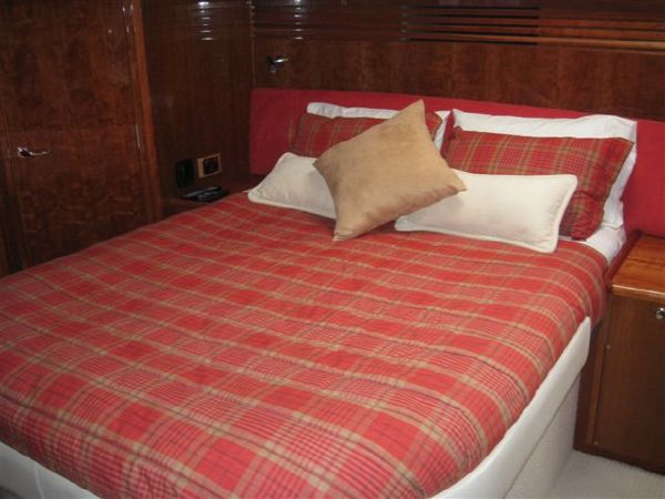 ROADRUNNER 2006 Riviera Enclosed Flybridge Cruiser Yacht For Sale in Gold Coast, QLD QLD ROADRUNNER 2006 Riviera Enclosed Flybridge Cruiser Yacht For Sale in Gold Coast, QLD QLD