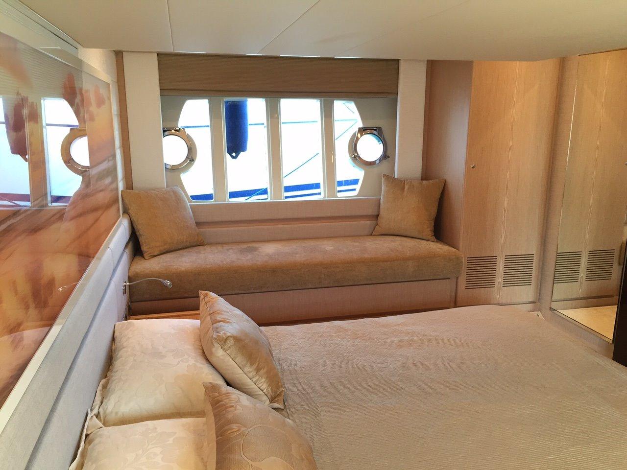 2010 Ferretti Yachts 560 Yacht For Sale in sud de la France 2010 Ferretti Yachts 560 Yacht For Sale in sud de la France