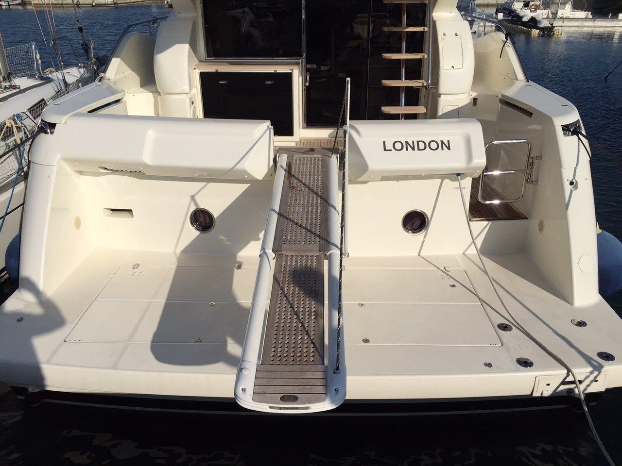 2010 Ferretti Yachts 560 Yacht For Sale in sud de la France 2010 Ferretti Yachts 560 Yacht For Sale in sud de la France