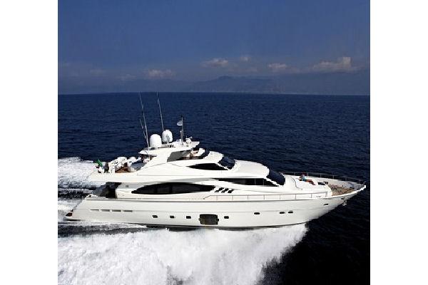 2008 Ferretti Yachts 881 RPH Yacht For Sale in 2008 Ferretti Yachts 881 RPH Yacht For Sale in