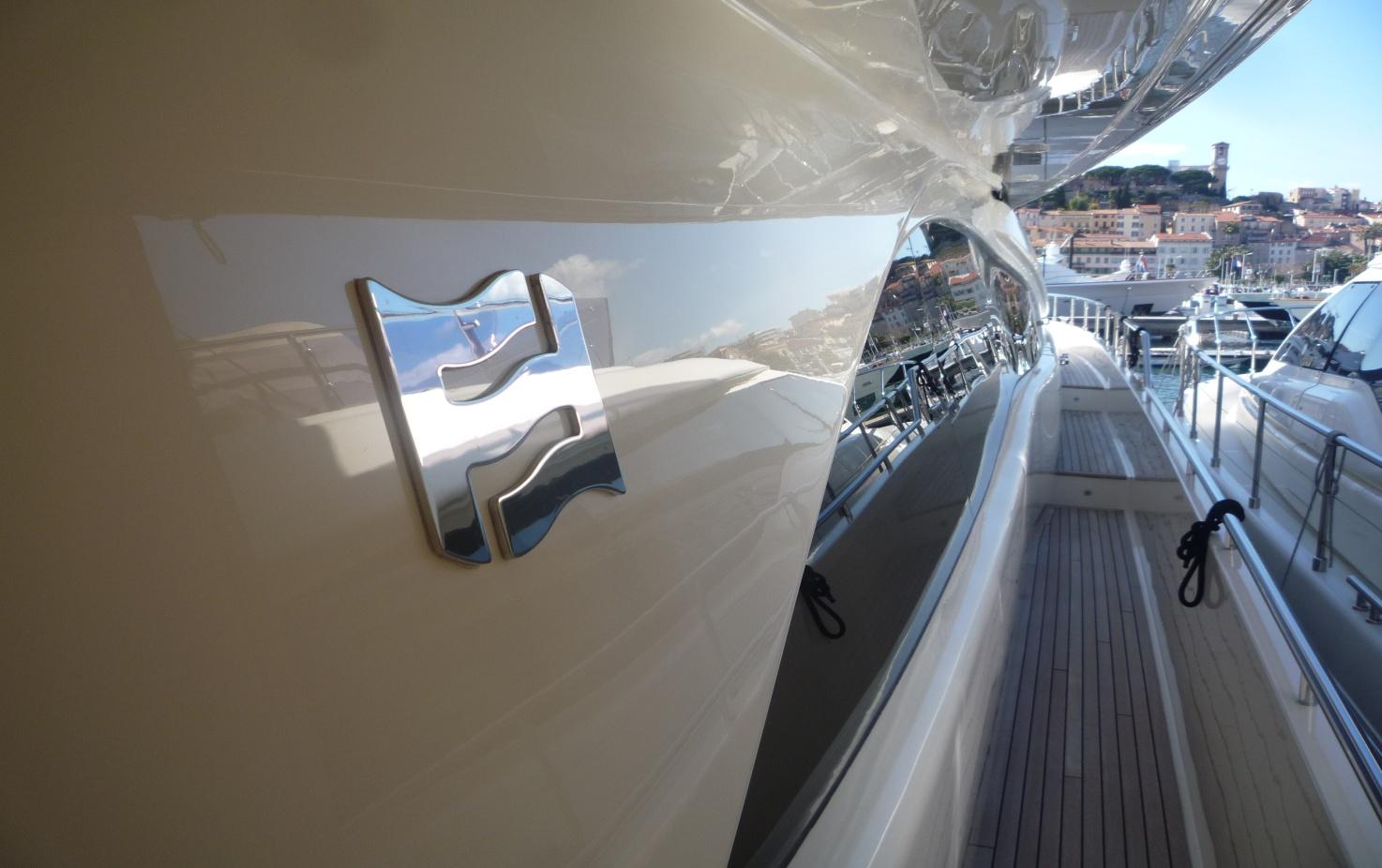 2007 Ferretti Yachts 830 Yacht For Sale in Antibes 2007 Ferretti Yachts 830 Yacht For Sale in Antibes