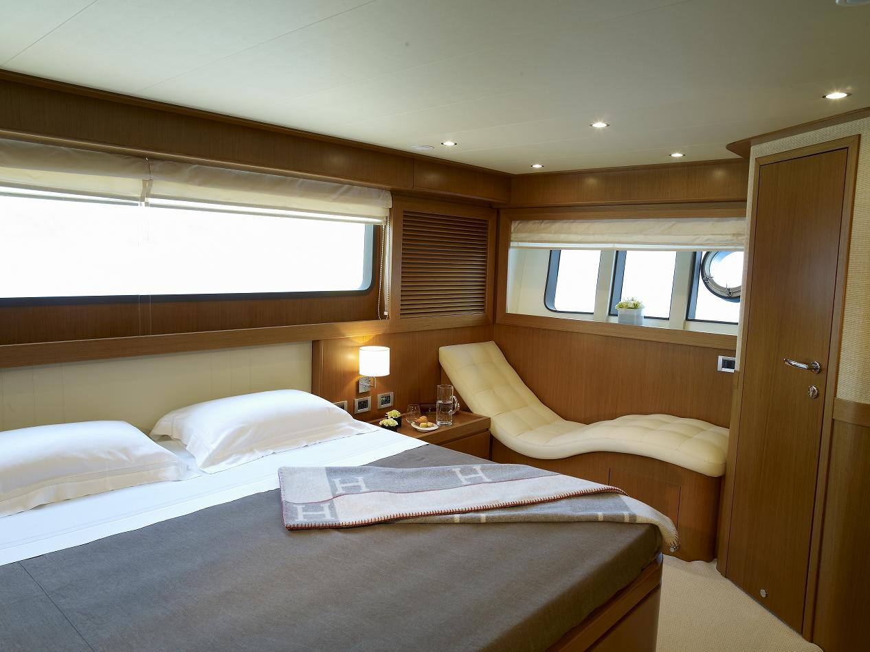 TILUSA 2008 Ferretti Yachts Altura 840 Yacht For Sale in Nice TILUSA 2008 Ferretti Yachts Altura 840 Yacht For Sale in Nice