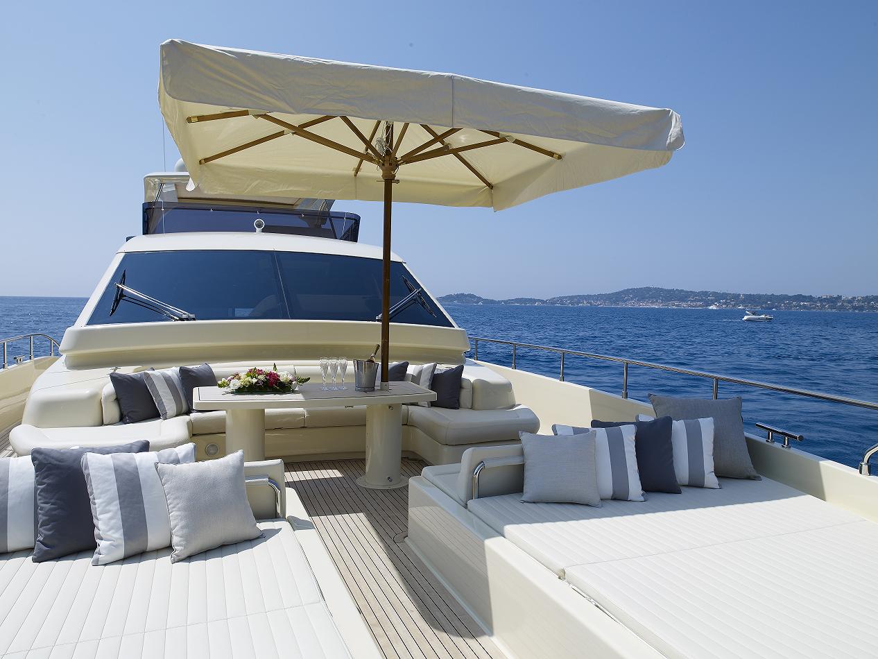 TILUSA 2008 Ferretti Yachts Altura 840 Yacht For Sale in Nice TILUSA 2008 Ferretti Yachts Altura 840 Yacht For Sale in Nice