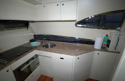2004 Ferretti Yachts 680 Yacht For Sale in Toscana 2004 Ferretti Yachts 680 Yacht For Sale in Toscana
