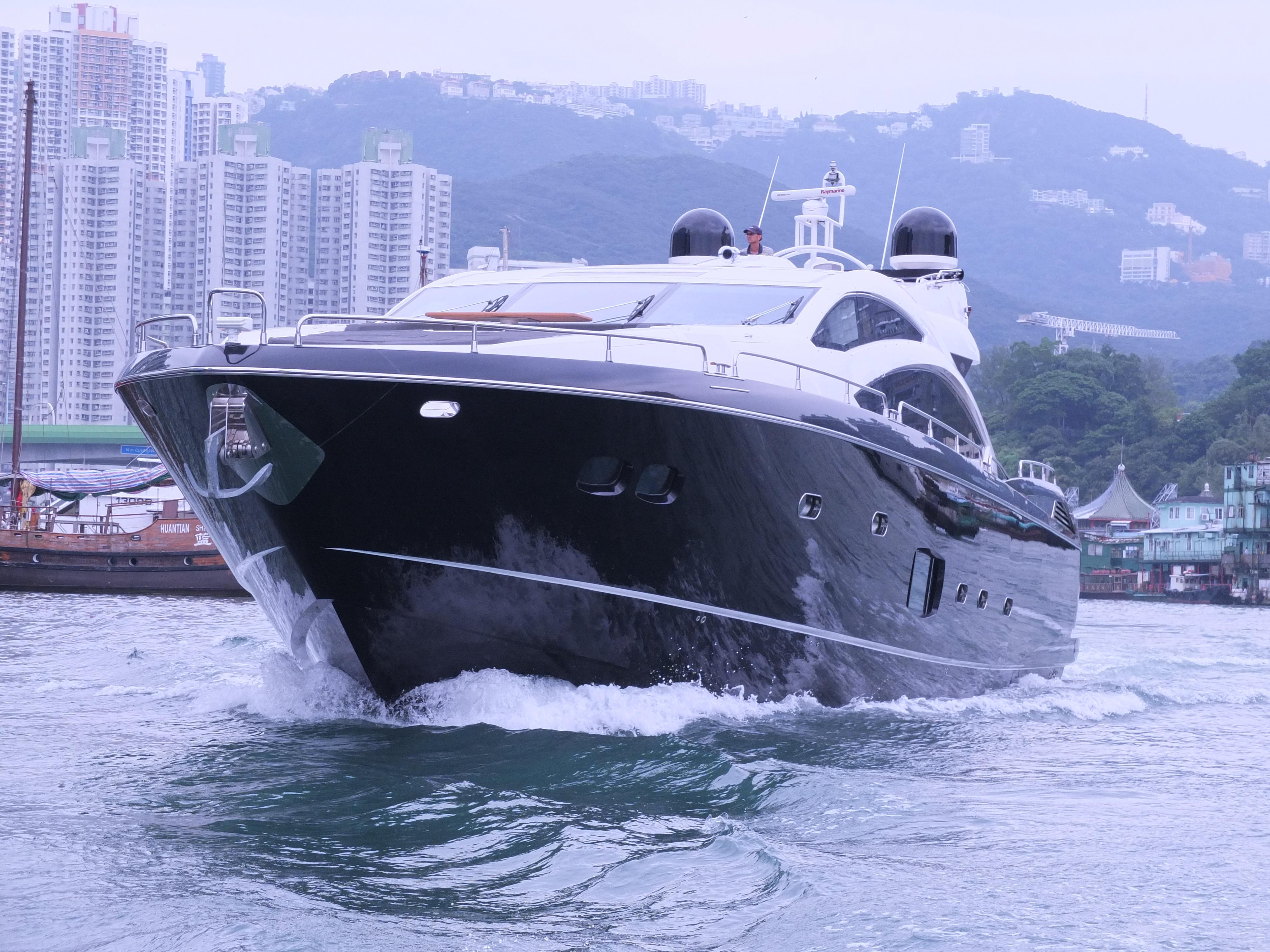 2009 Sunseeker Predator 84 Yacht For Sale in 2009 Sunseeker Predator 84 Yacht For Sale in
