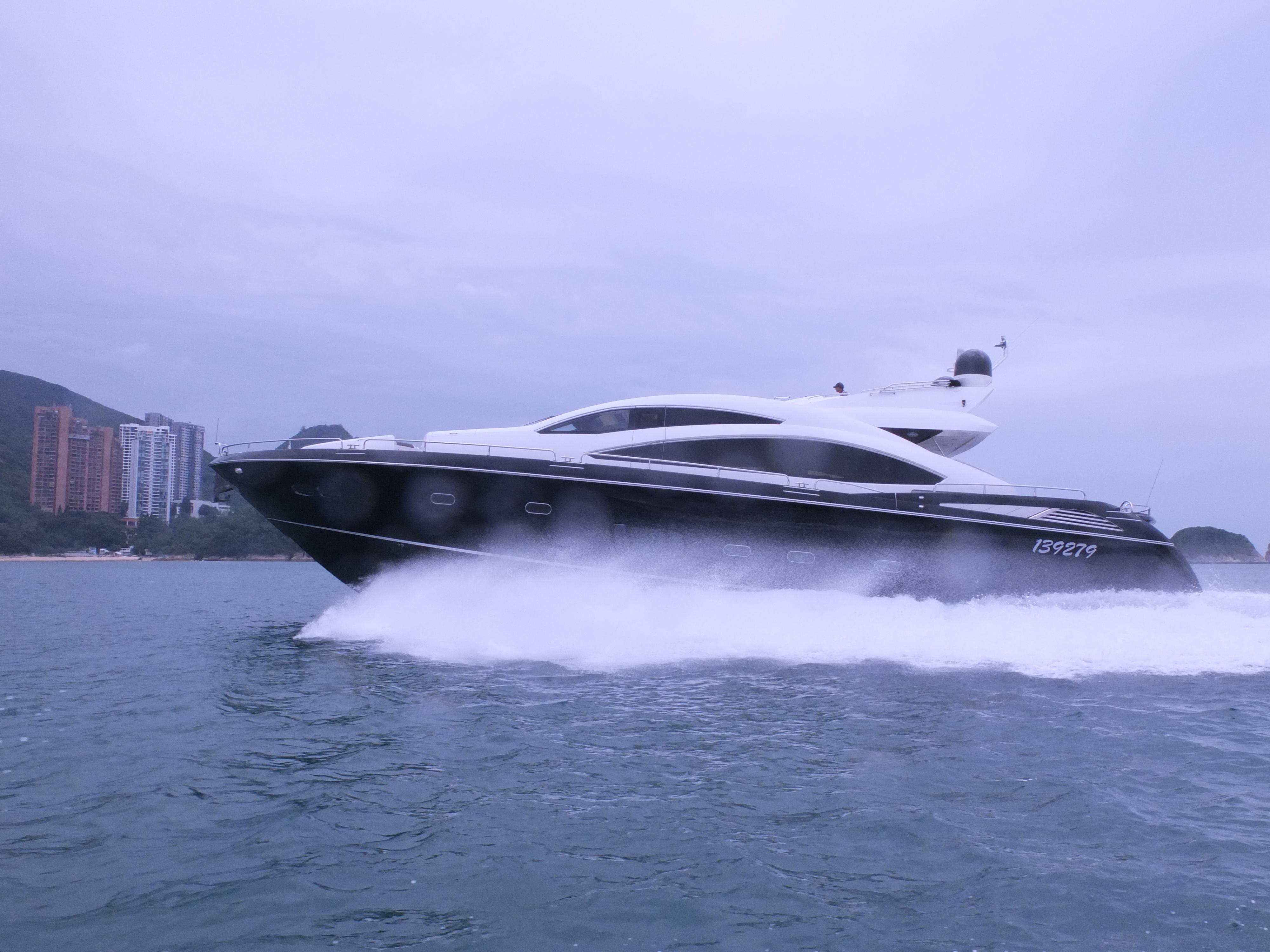 2009 Sunseeker Predator 84 Yacht For Sale in 2009 Sunseeker Predator 84 Yacht For Sale in