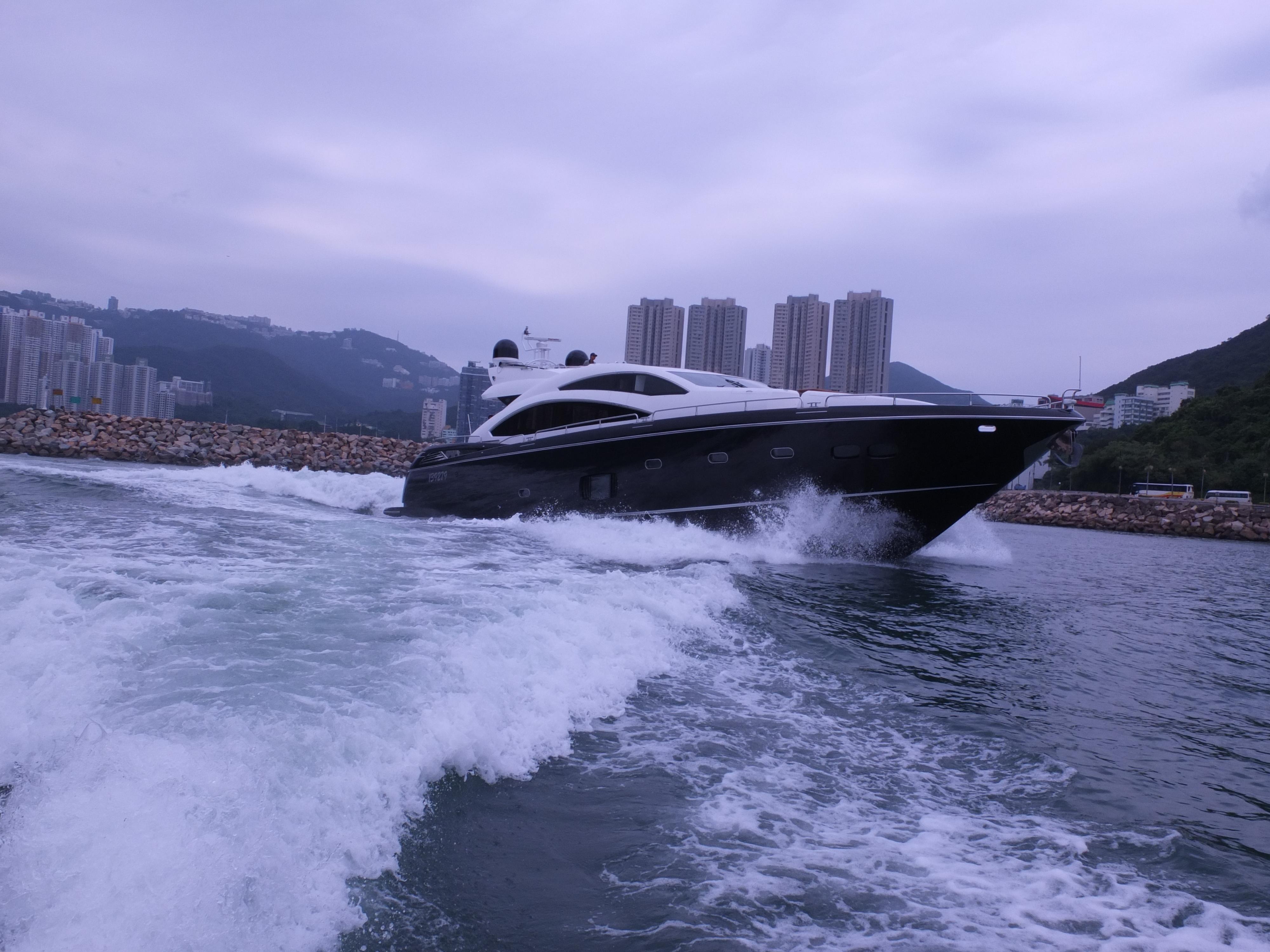 2009 Sunseeker Predator 84 Yacht For Sale in 2009 Sunseeker Predator 84 Yacht For Sale in