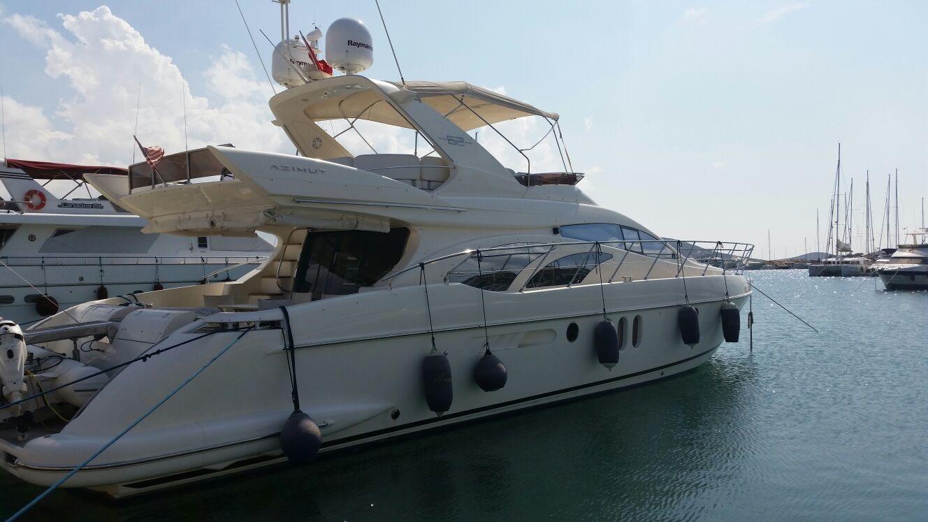 MB9067 2007 Azimut 62 Flybridge Yacht For Sale in MB9067 2007 Azimut 62 Flybridge Yacht For Sale in