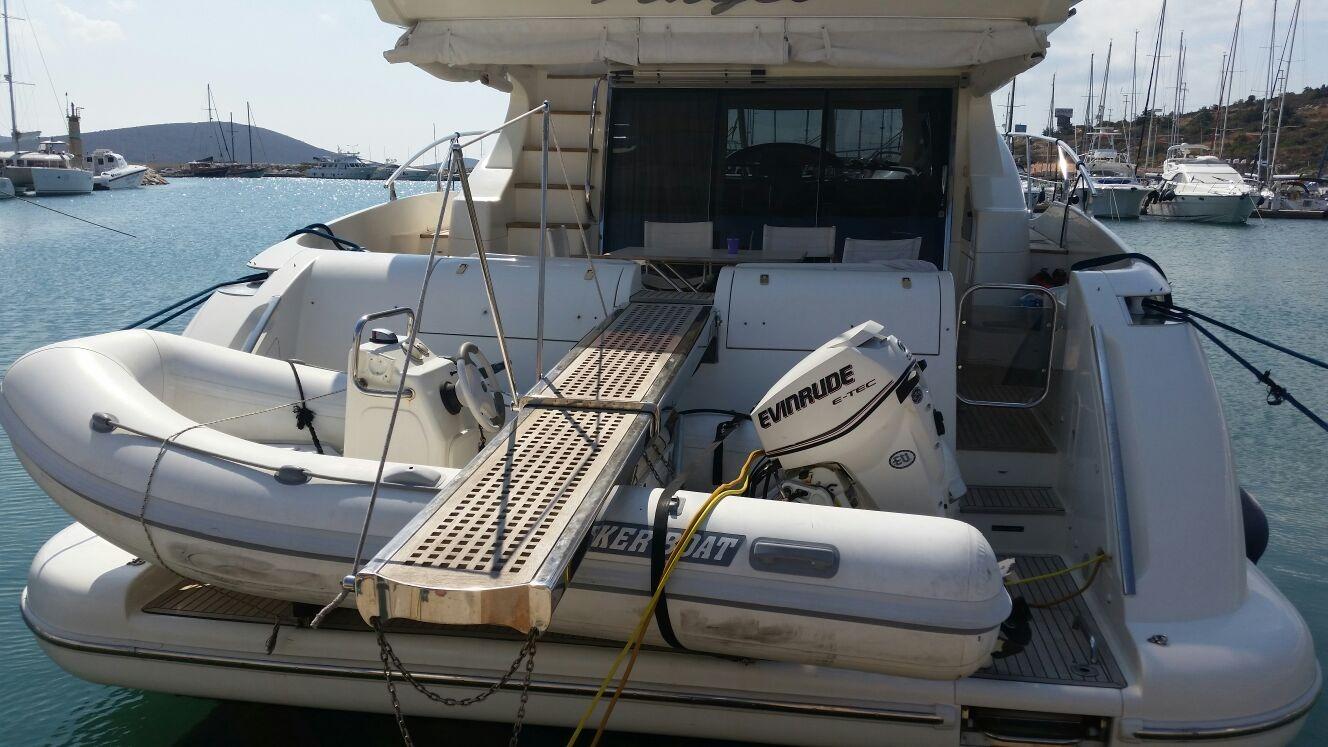MB9067 2007 Azimut 62 Flybridge Yacht For Sale in MB9067 2007 Azimut 62 Flybridge Yacht For Sale in
