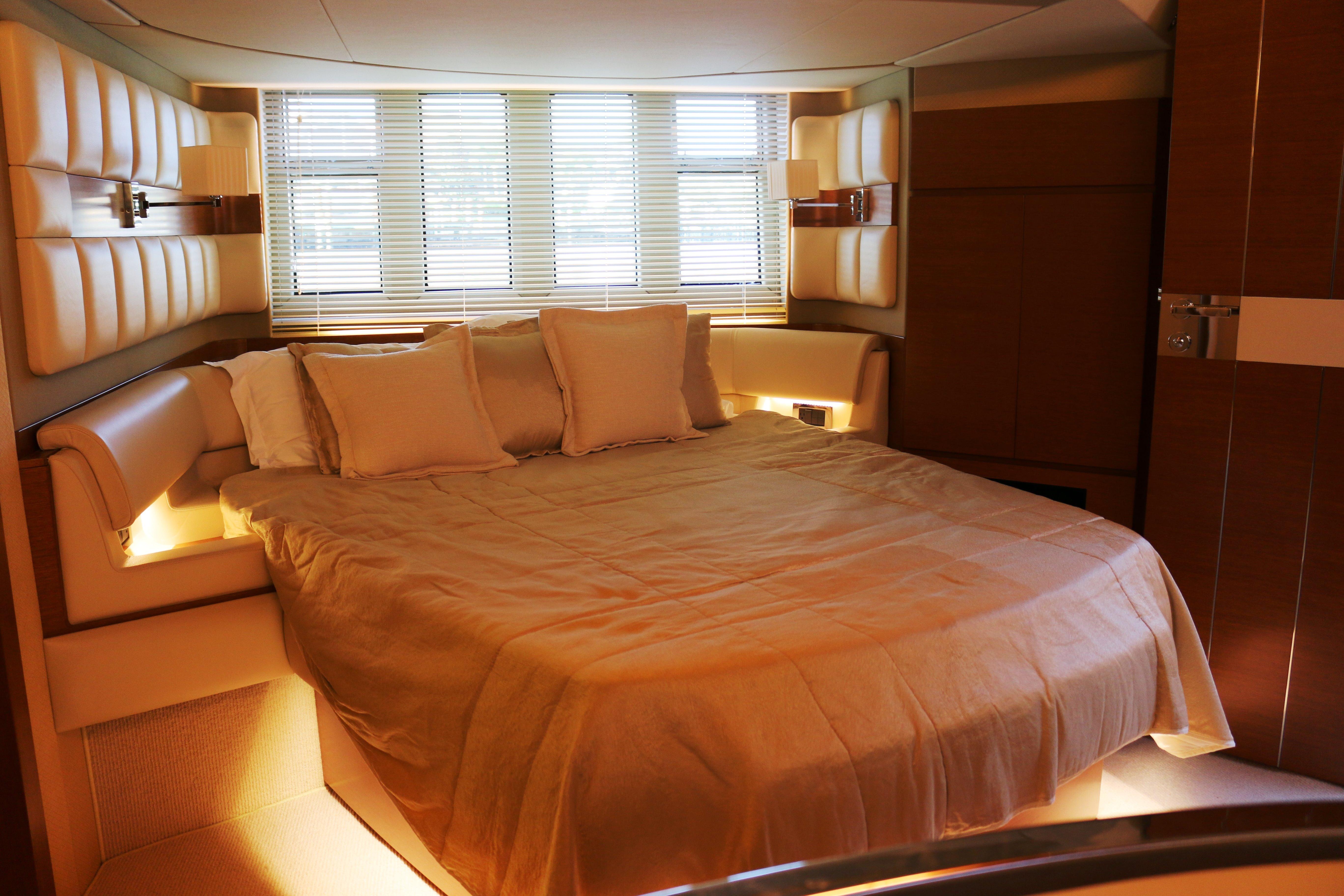 Vivere 2013 Azimut 64 Flybridge Yacht For Sale in Marco Island FL Vivere 2013 Azimut 64 Flybridge Yacht For Sale in Marco Island FL