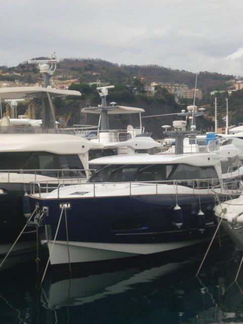 2001 Azimut Magellano 43 HT Yacht For Sale in 2001 Azimut Magellano 43 HT Yacht For Sale in