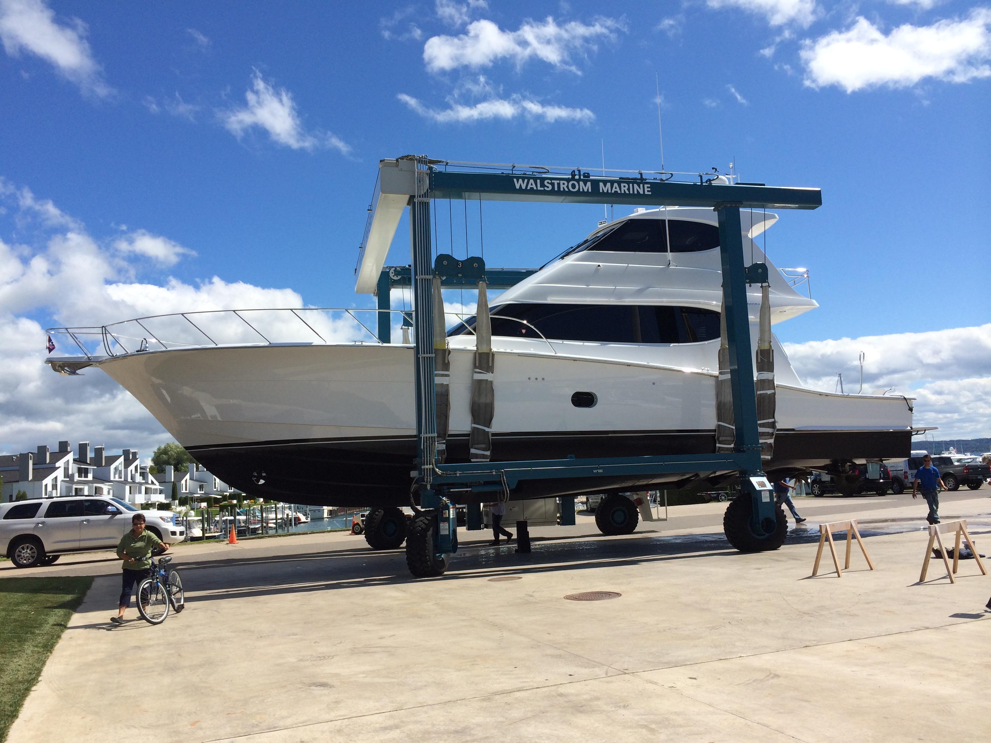 Tantilizer 2008 Hatteras 64 EnclosedBridge Convertible Yacht For Sale in HOLLAND MI Tantilizer 2008 Hatteras 64 EnclosedBridge Convertible Yacht For Sale in HOLLAND MI