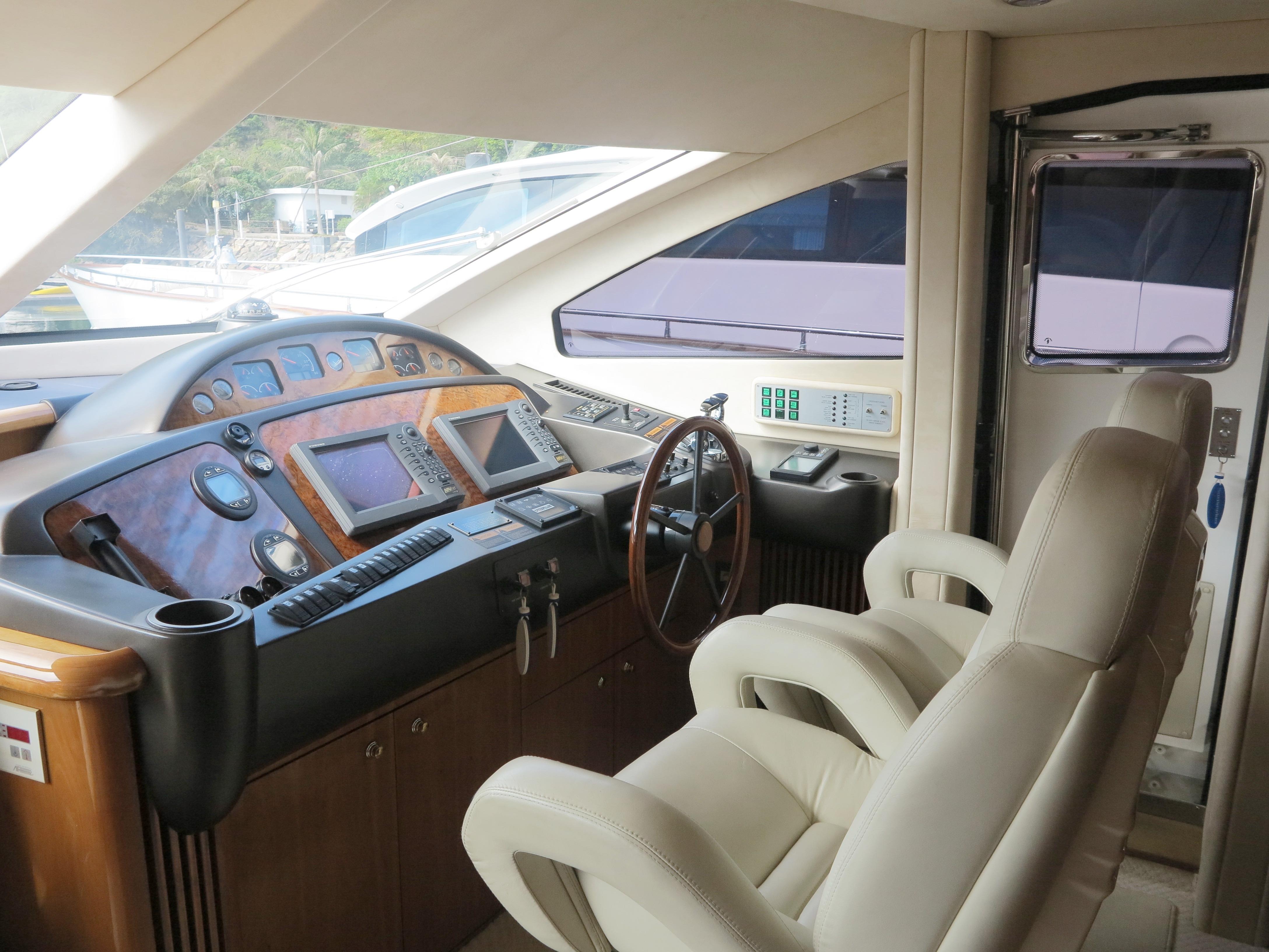 2003 Sunseeker Manhattan 94 Yacht For Sale in 2003 Sunseeker Manhattan 94 Yacht For Sale in