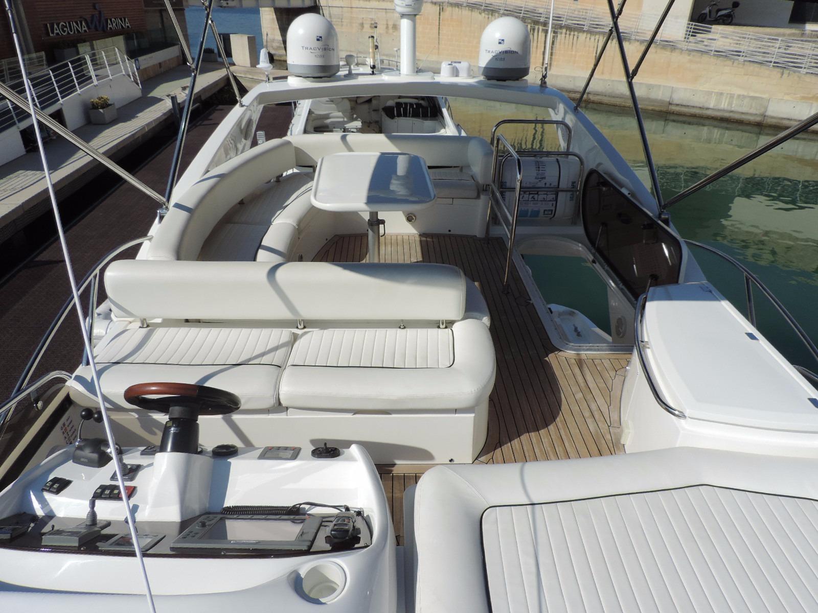 Gracey 2007 Sunseeker Manhattan 50 Yacht For Sale in Gracey 2007 Sunseeker Manhattan 50 Yacht For Sale in
