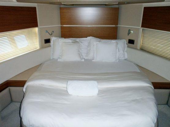 2012 Azimut 53 Flybridge Yacht For Sale in 2012 Azimut 53 Flybridge Yacht For Sale in