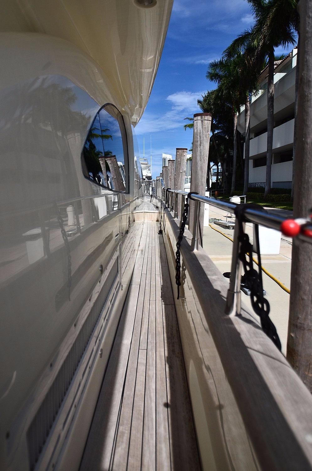 2006 Azimut 80 Yacht For Sale in Miami 2006 Azimut 80 Yacht For Sale in Miami