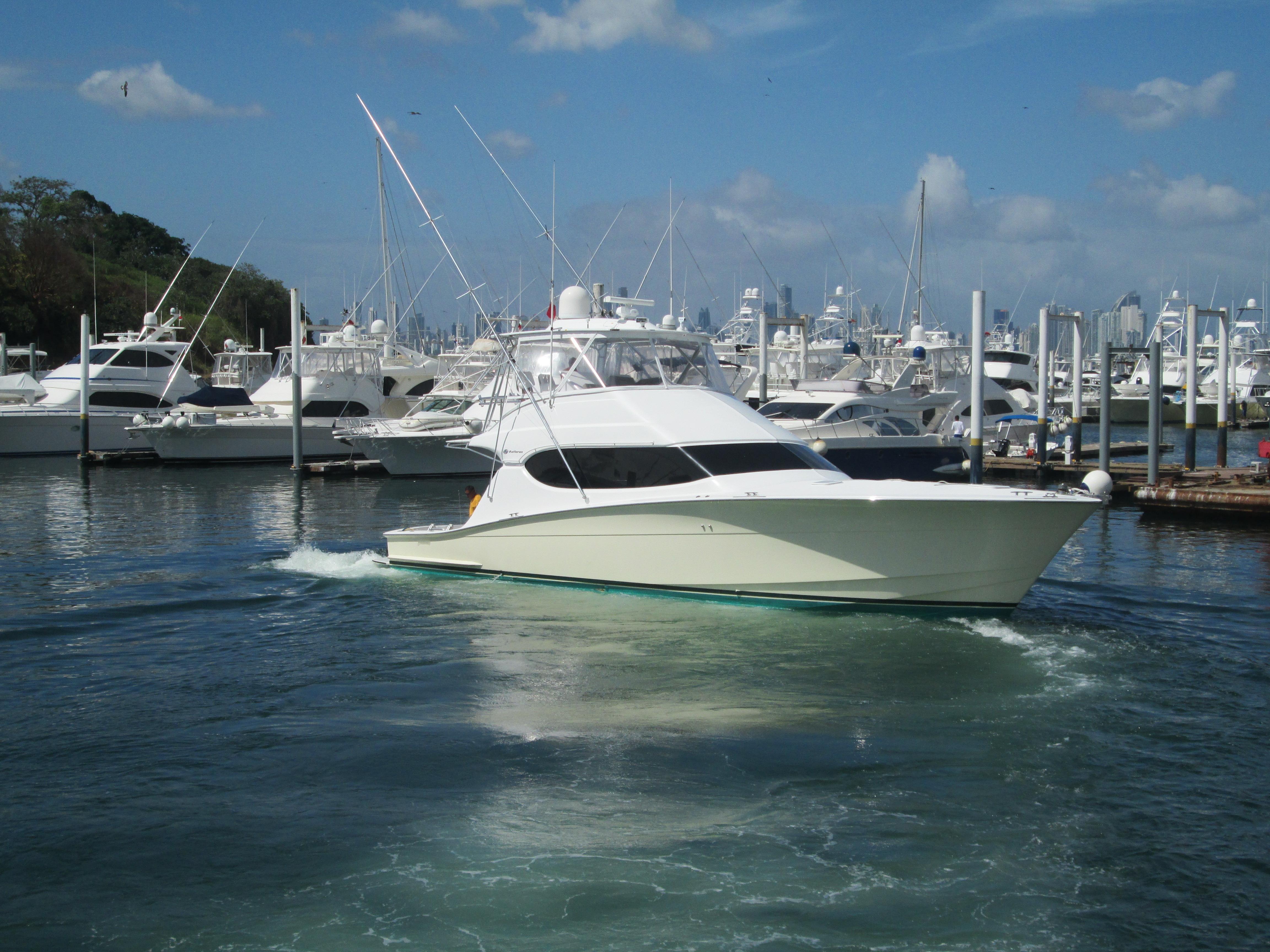 Rocket Queen 2009 Hatteras 54 Convertible Yacht For Sale in Rocket Queen 2009 Hatteras 54 Convertible Yacht For Sale in