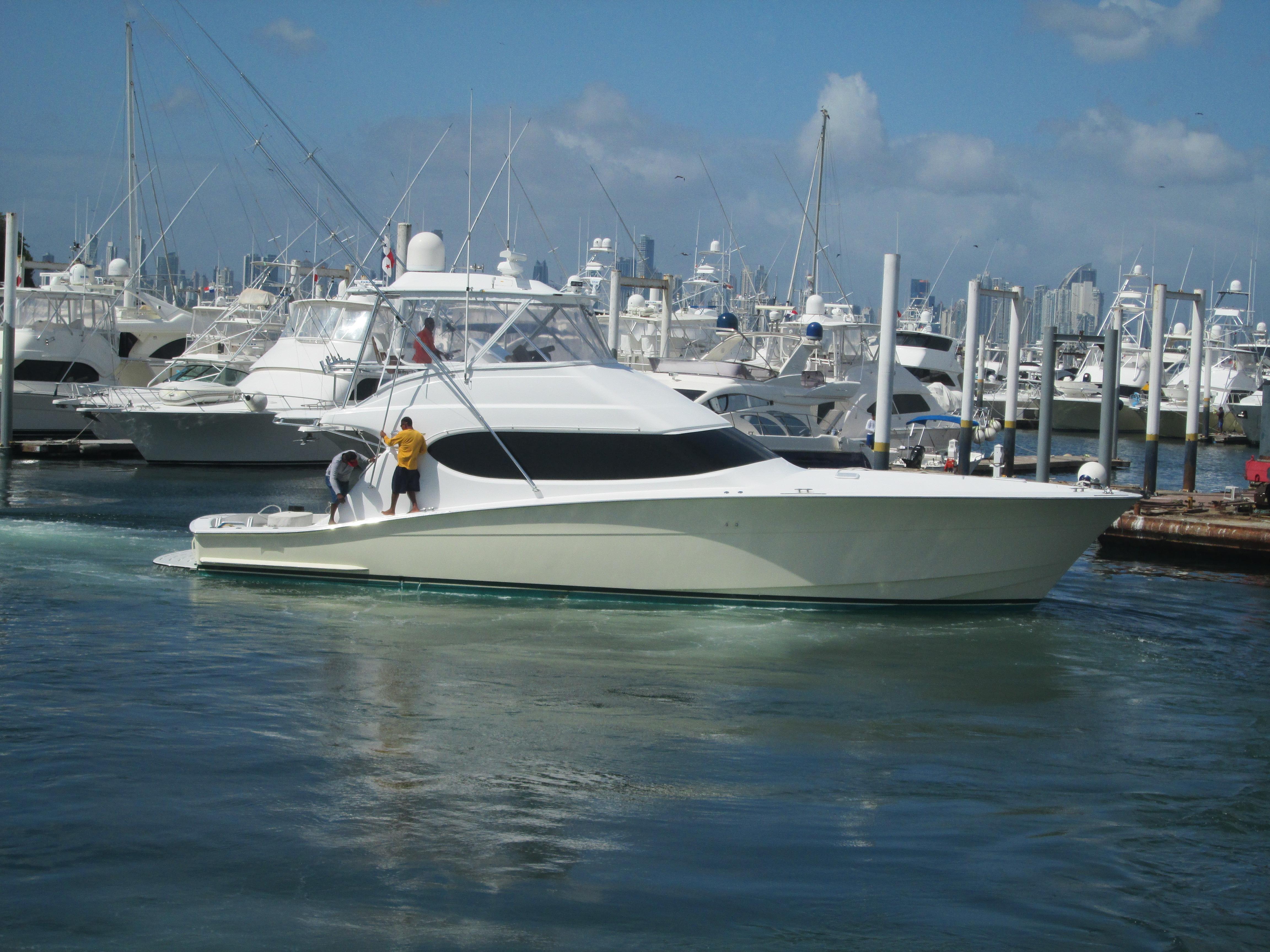 Rocket Queen 2009 Hatteras 54 Convertible Yacht For Sale in Rocket Queen 2009 Hatteras 54 Convertible Yacht For Sale in