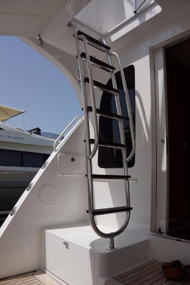 ATHBA 2008 Hatteras 77 Convertible Yacht For Sale in Dubai ATHBA 2008 Hatteras 77 Convertible Yacht For Sale in Dubai