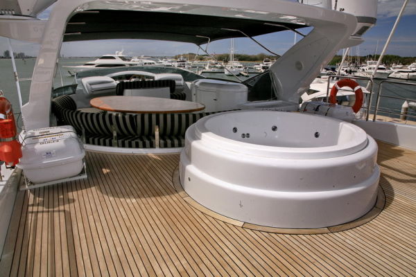 2005 Azimut 98 Leonardo Yacht For Sale in Gold Coast 2005 Azimut 98 Leonardo Yacht For Sale in Gold Coast