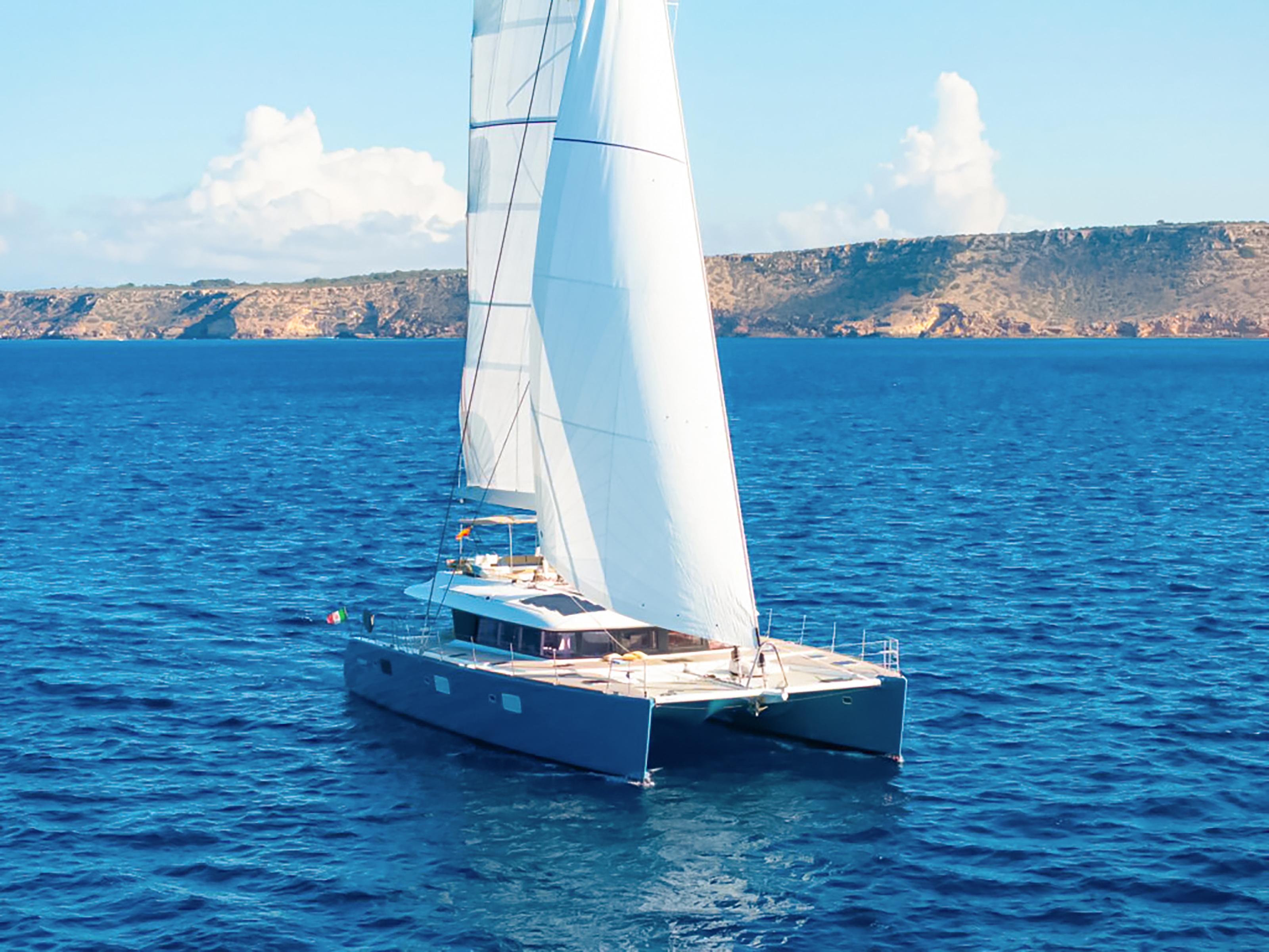 Firefly 2012 Lagoon 620 NEO Yacht For Sale in Canet-en-Roussillon 66 Firefly 2012 Lagoon 620 NEO Yacht For Sale in Canet-en-Roussillon 66