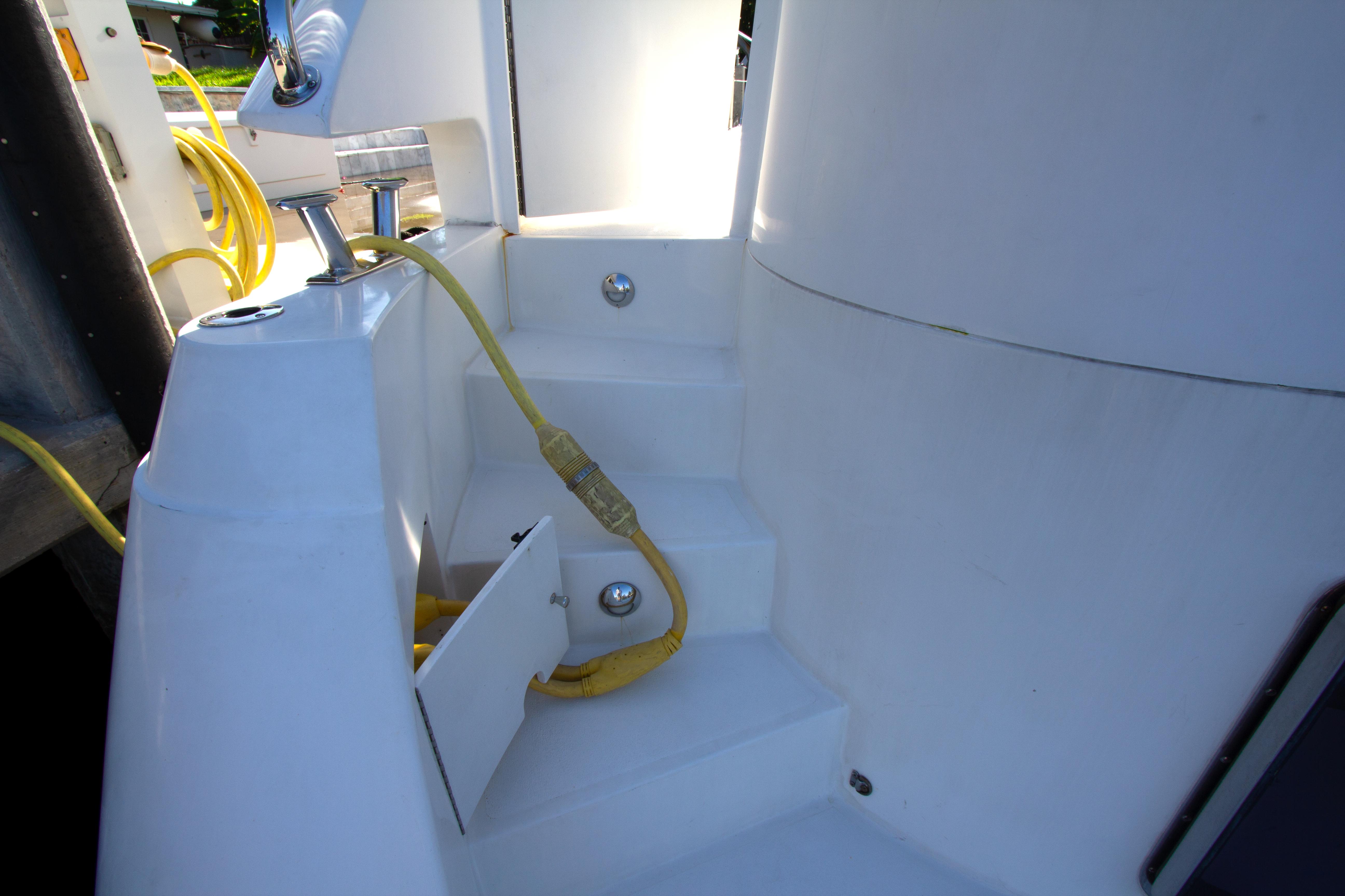 MADNESS 1999 Johnson 70 Motor Yacht Yacht For Sale in Lighthouse Point FL MADNESS 1999 Johnson 70 Motor Yacht Yacht For Sale in Lighthouse Point FL