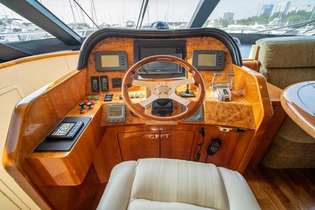 2005 Neptunus 62 Flybridge Yacht For Sale in Waukegan IL 2005 Neptunus 62 Flybridge Yacht For Sale in Waukegan IL